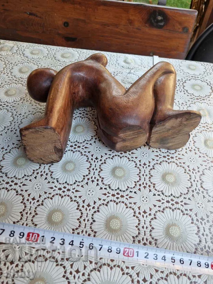 Delivery of A wooden statue. Wooden figure Delivery of A wooden statue. Wooden figure