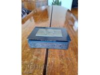 Cutie veche de suveniruri, cutie