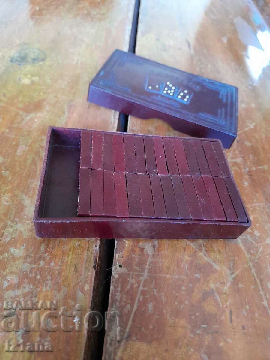 Delivery of An old domino Delivery of An old domino