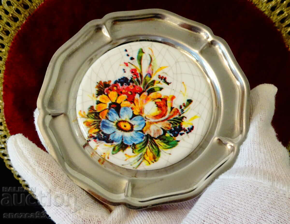 Delivery of German trivet with bowl. Delivery of German trivet with bowl.