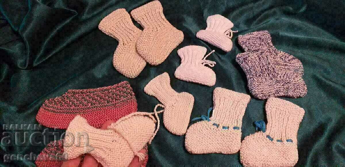 LOT Home-knitted children's slippers - 6 LOT Home-knitted children's slippers - 6