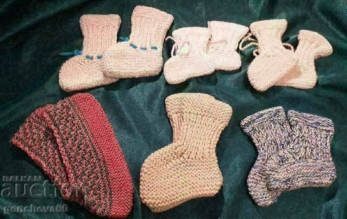 LOT Home-knitted children's slippers