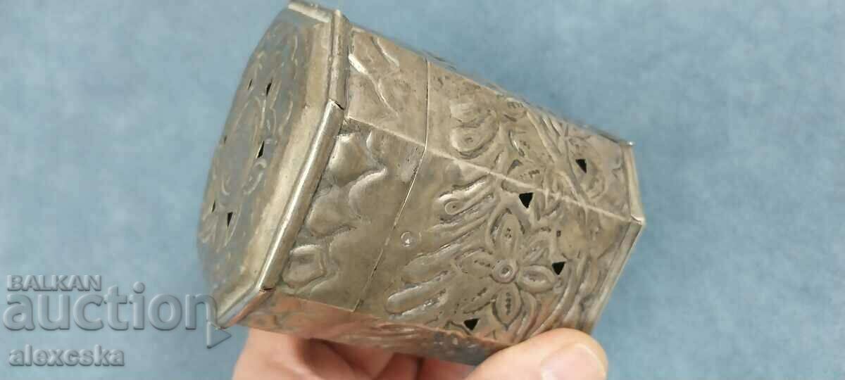 Auction Revival box Auction Revival box