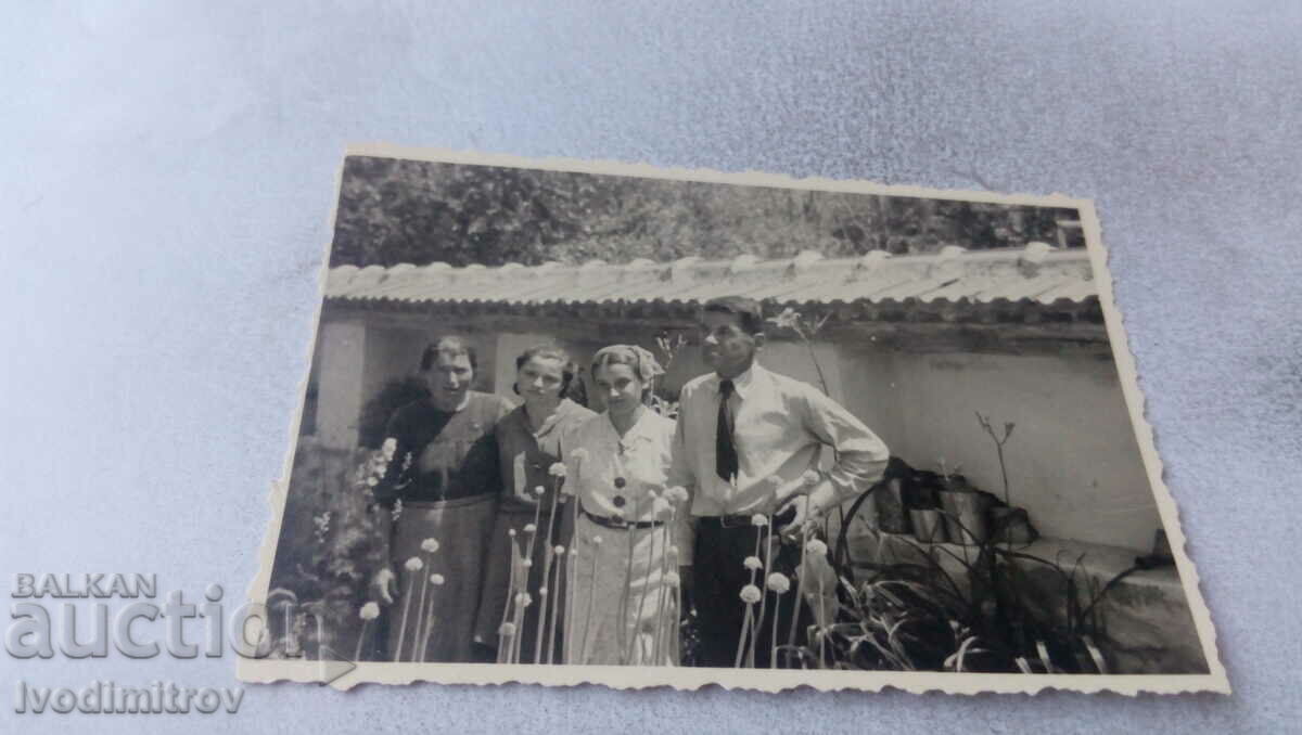 Photo Man and three women