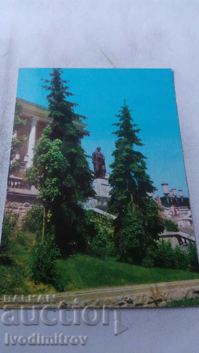 Пощенска картичка Габрово Паметникът на Емануил Манолов 1968