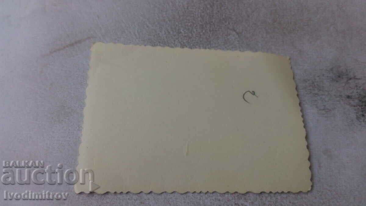 Снимка Петима офицери с цена 2.35 лв. | € 1.20