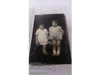 Снимка Ямболъ Малко момченце и малко момиченце на стол 1933