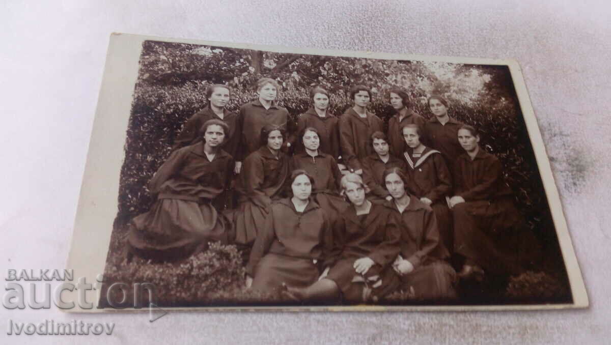 Photo Sliven Students from the 6th grade in the park, 1925