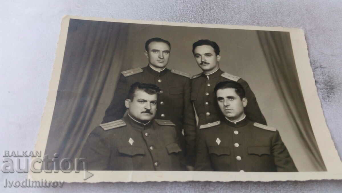 Снимка Четирима офицери