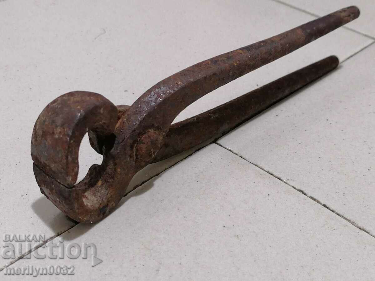 Old forging pliers, wrought iron, wrought iron with price 29.00 BGN | € 14.83 Old forging pliers, wrought iron, wrought iron with price 29.00 BGN | € 14.83