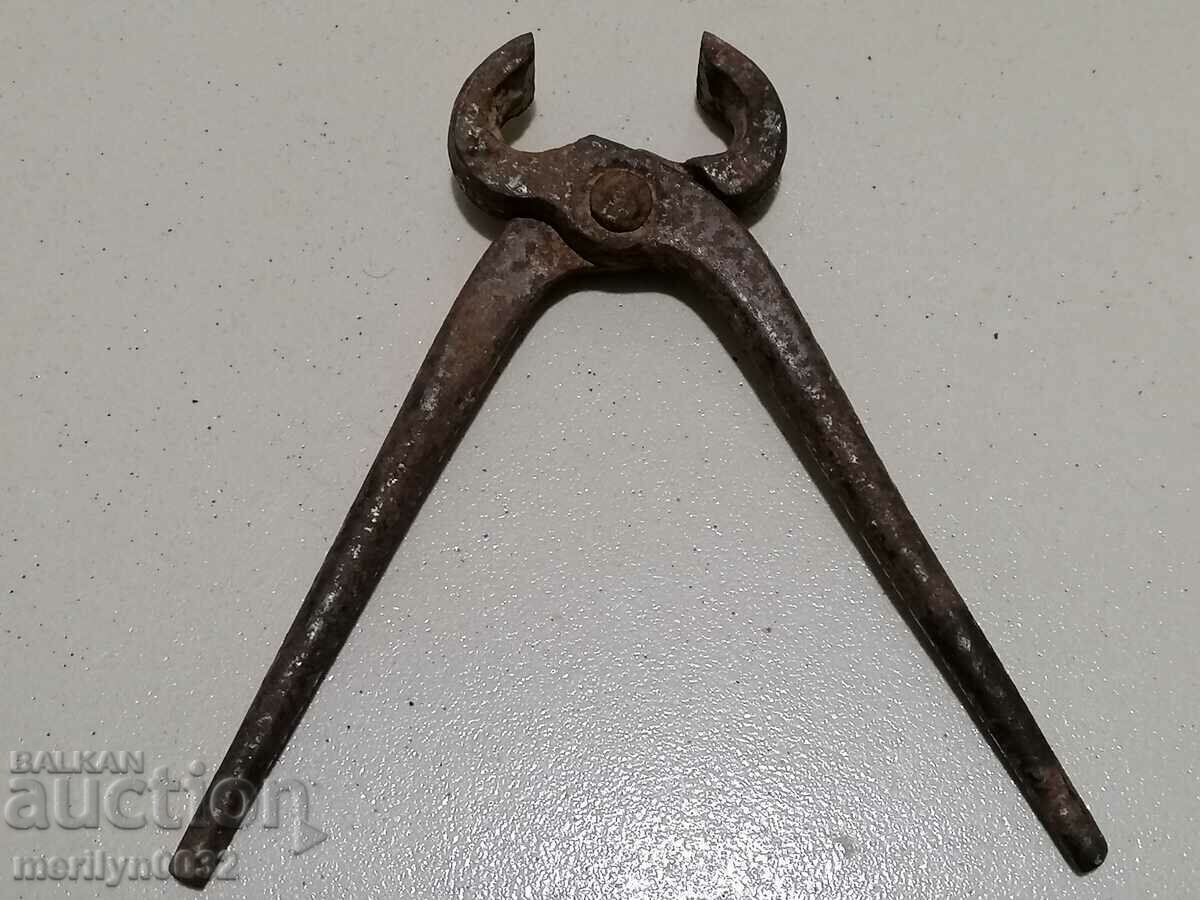 Delivery of Old forging pliers, wrought iron, wrought iron Delivery of Old forging pliers, wrought iron, wrought iron