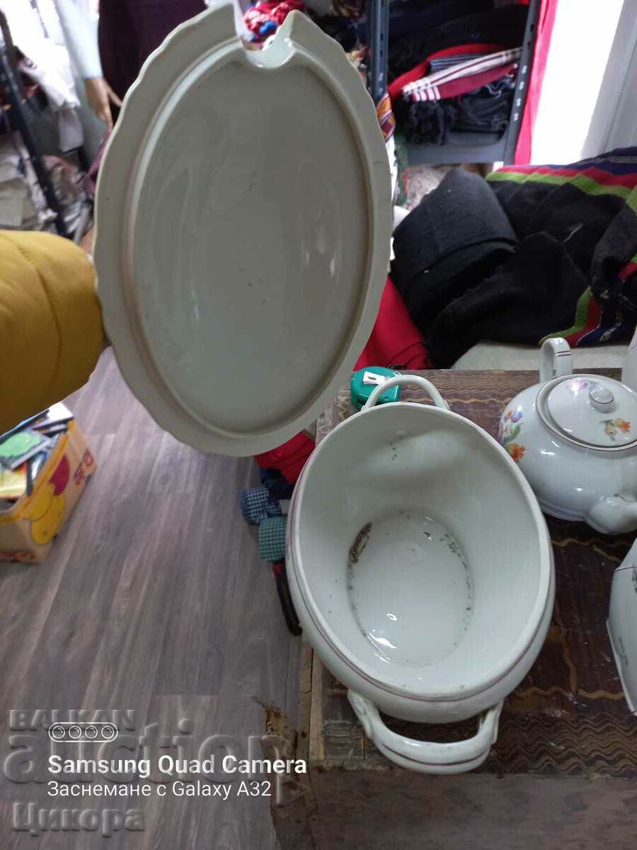 Auction  OLD PORCELAIN SOUP