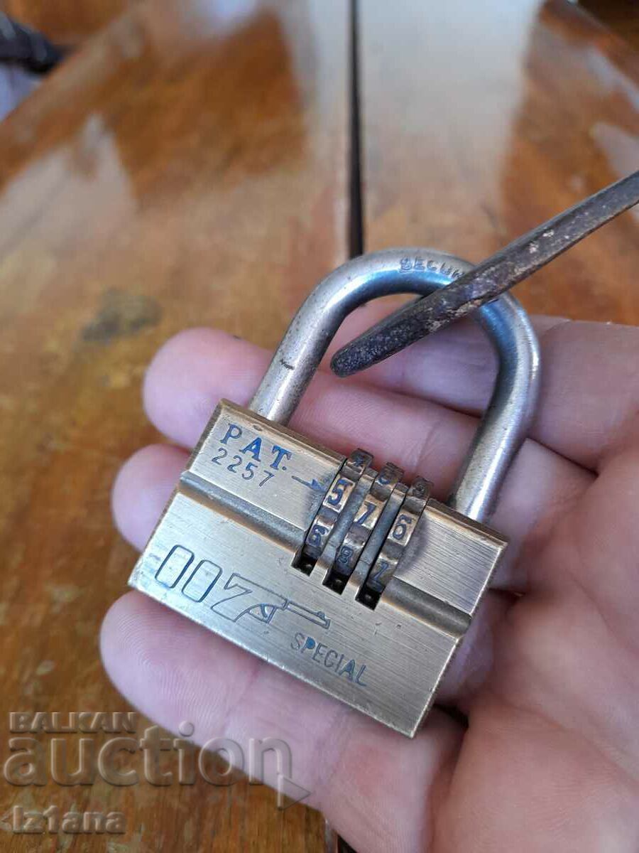 Old padlock 007 with price 14.00 BGN | € 7.16 Old padlock 007 with price 14.00 BGN | € 7.16