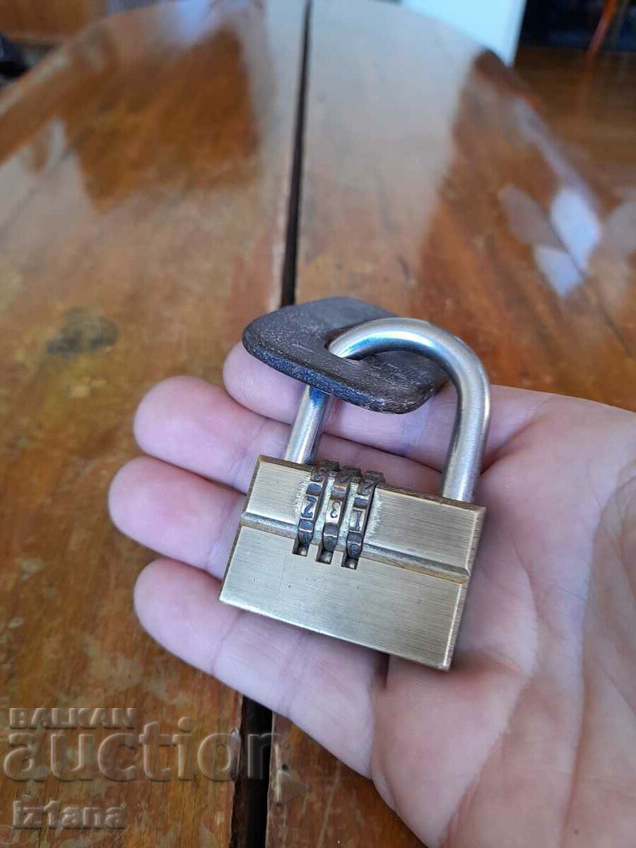 Auction Old padlock 007 Auction Old padlock 007