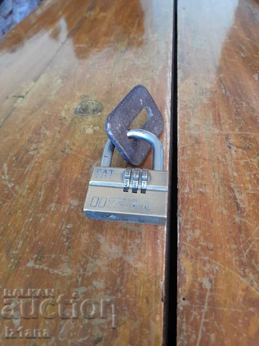 Old padlock 007 Old padlock 007