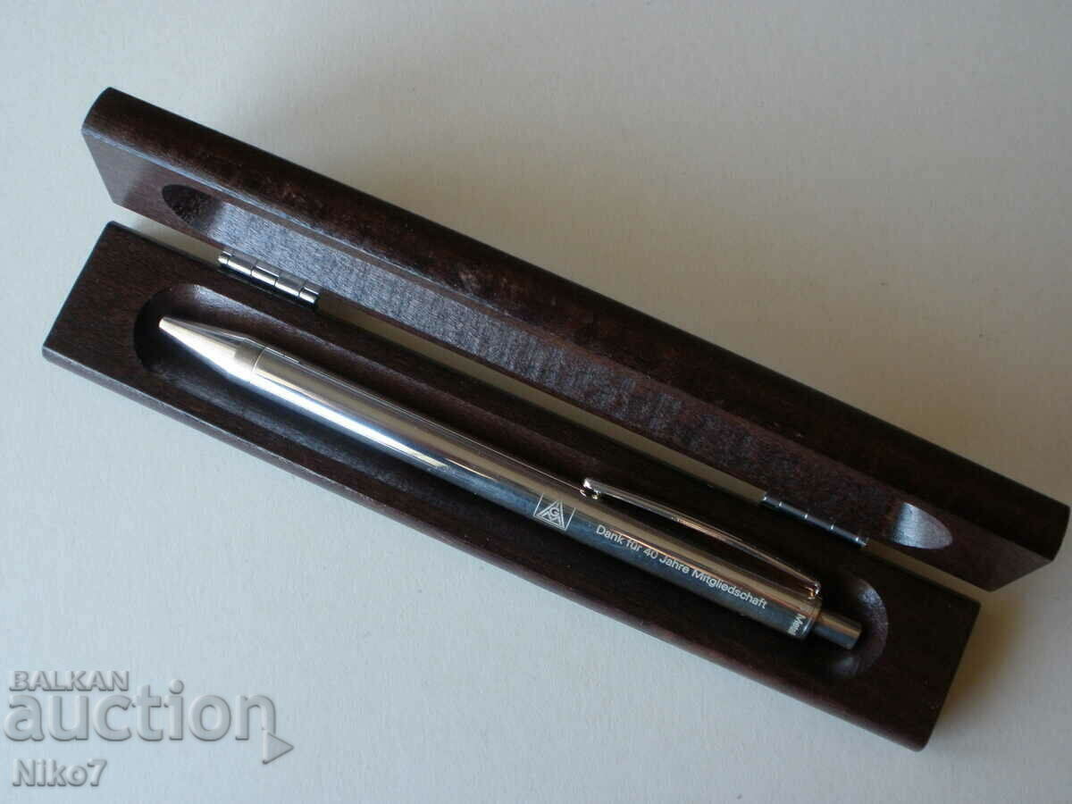 Silver pen, fountain pen. with price 109.99 BGN | € 56.24 Silver pen, fountain pen. with price 109.99 BGN | € 56.24