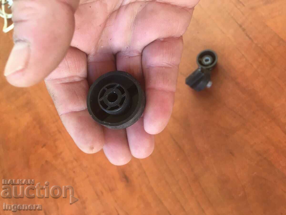 Auction KNOB BAKELITE AND PLASTIC KNOBS-5 PCS Auction KNOB BAKELITE AND PLASTIC KNOBS-5 PCS