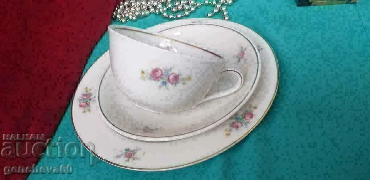 Auction Triple teacup set with floral motifs/marking Auction Triple teacup set with floral motifs/marking