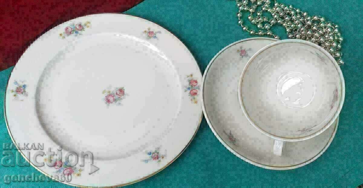 Triple teacup set with floral motifs/marking - 5 Triple teacup set with floral motifs/marking - 5