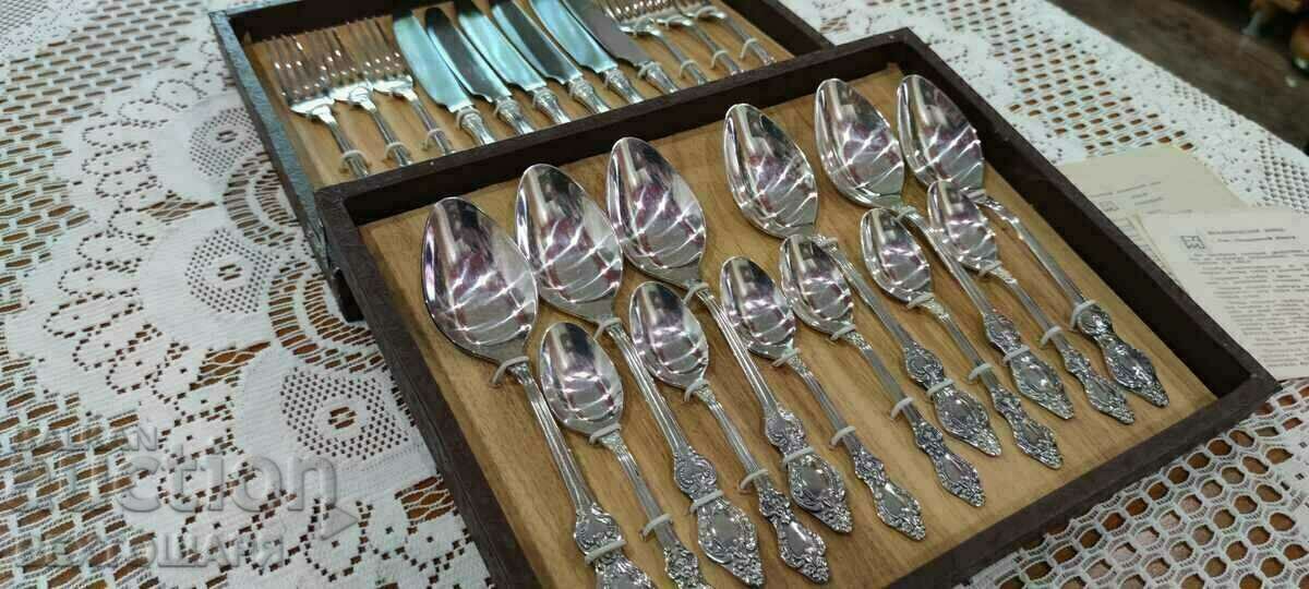 Licitație Tacâmuri antice placate cu argint adânc