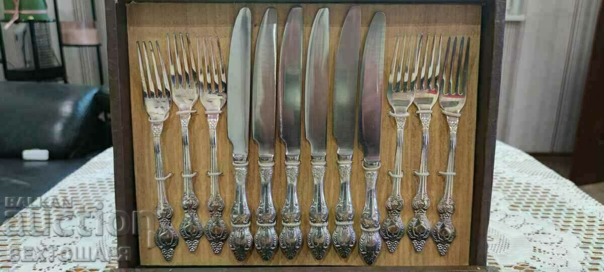 Livrarea Tacâmuri antice placate cu argint adânc