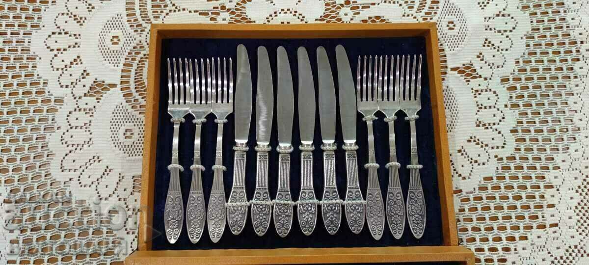Auction Unique Cutlery Set Auction Unique Cutlery Set