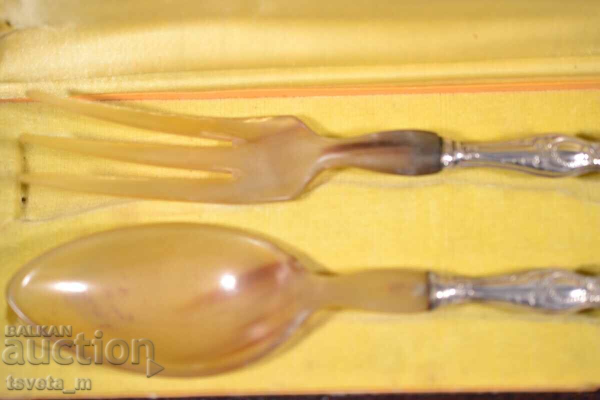 Доставка на Прибори за сервиране от еленов рог с посребрени дръжки Доставка на Прибори за сервиране от еленов рог с посребрени дръжки