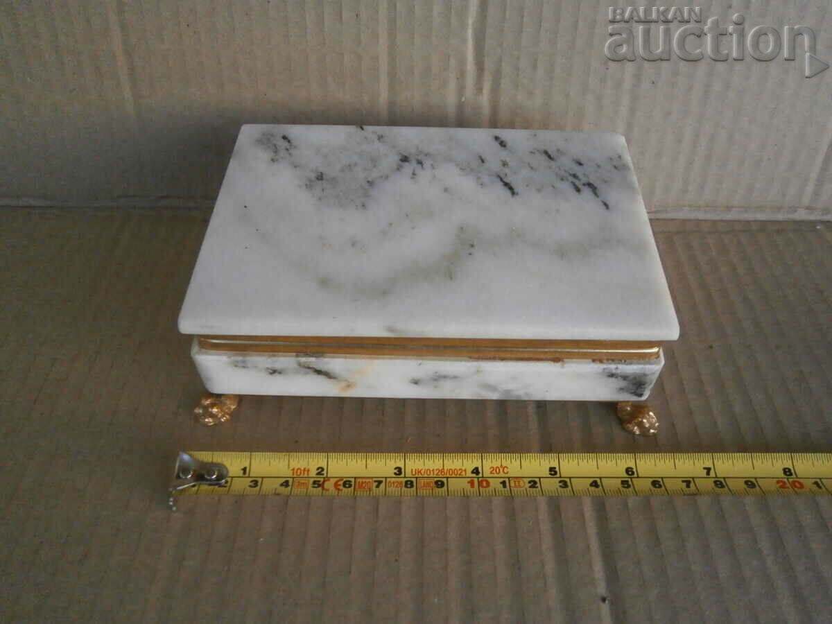 Delivery of jewelry prize box First place social competition 1982 Delivery of jewelry prize box First place social competition 1982