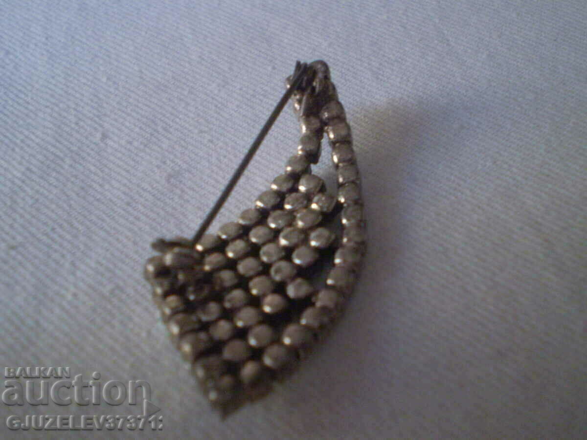 Women's brooch retro vintage style with price 20.00 BGN | € 10.23 Women's brooch retro vintage style with price 20.00 BGN | € 10.23