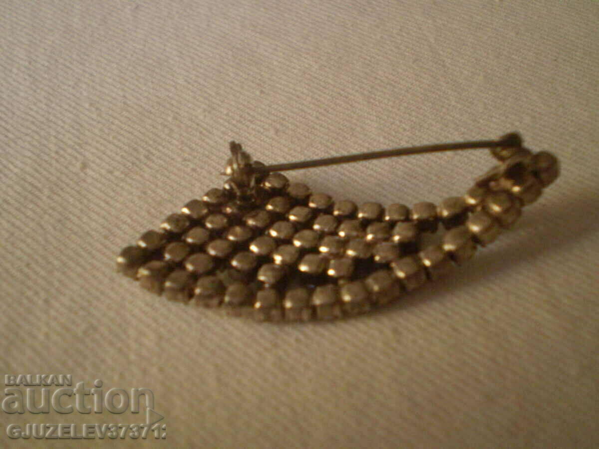 Auction Women's brooch retro vintage style Auction Women's brooch retro vintage style