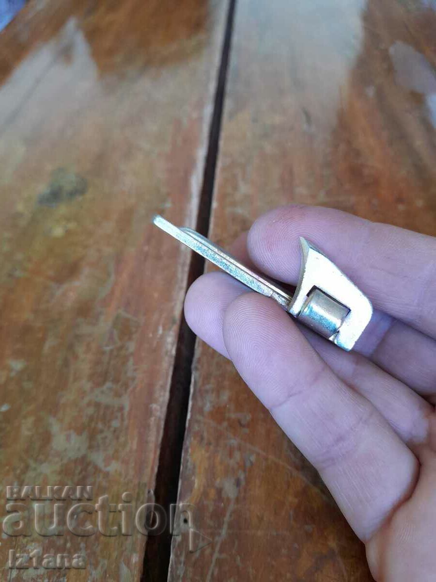 Auction  Old can opener