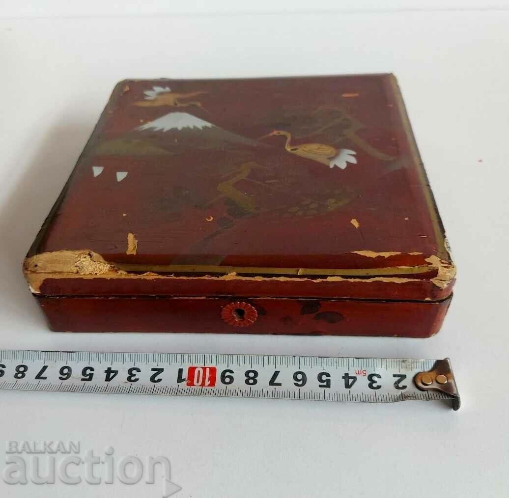 100 YEARS WOODEN HAND PAINTED KEYLESS BOX with price 19.00 BGN | € 9.71