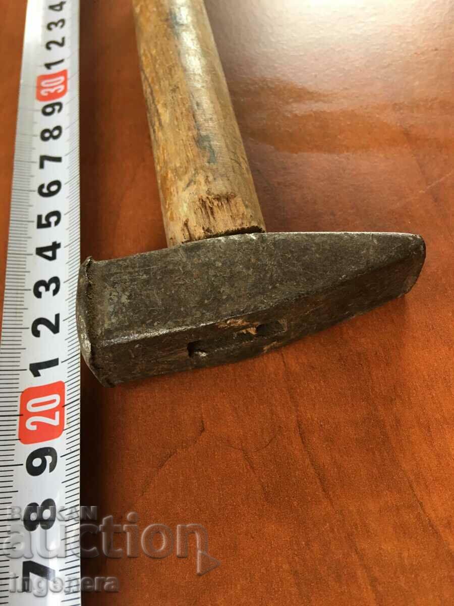 Delivery of HAMMER HAMMER OLD TOOL-SMALL-170 GR WITH HANDLE Delivery of HAMMER HAMMER OLD TOOL-SMALL-170 GR WITH HANDLE