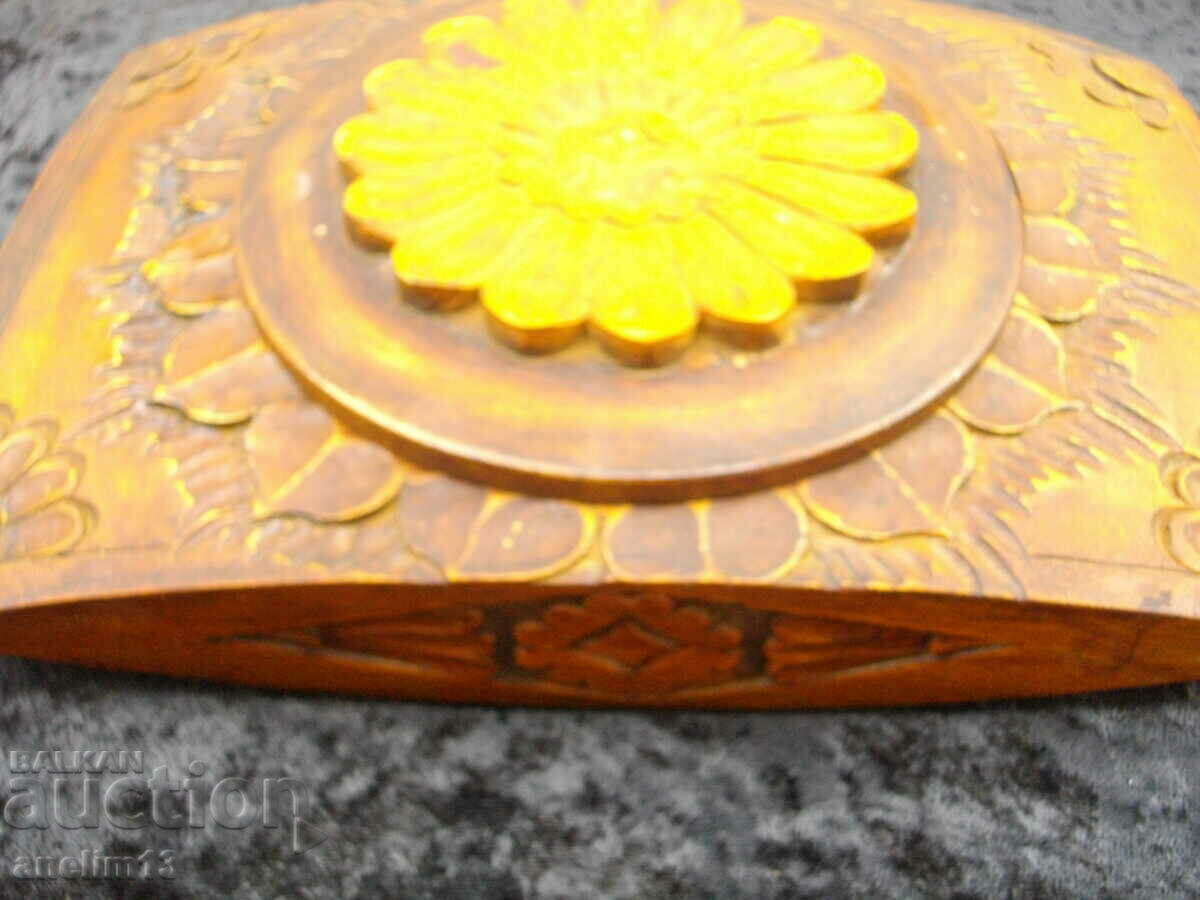 OLD WOODEN JEWELERY BOX CARVING with price 120.00 BGN | € 61.36