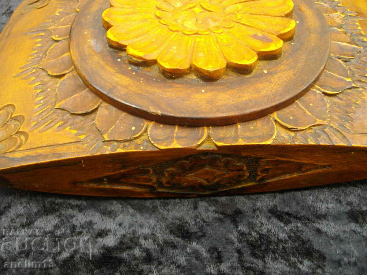 Delivery of OLD WOODEN JEWELERY BOX CARVING