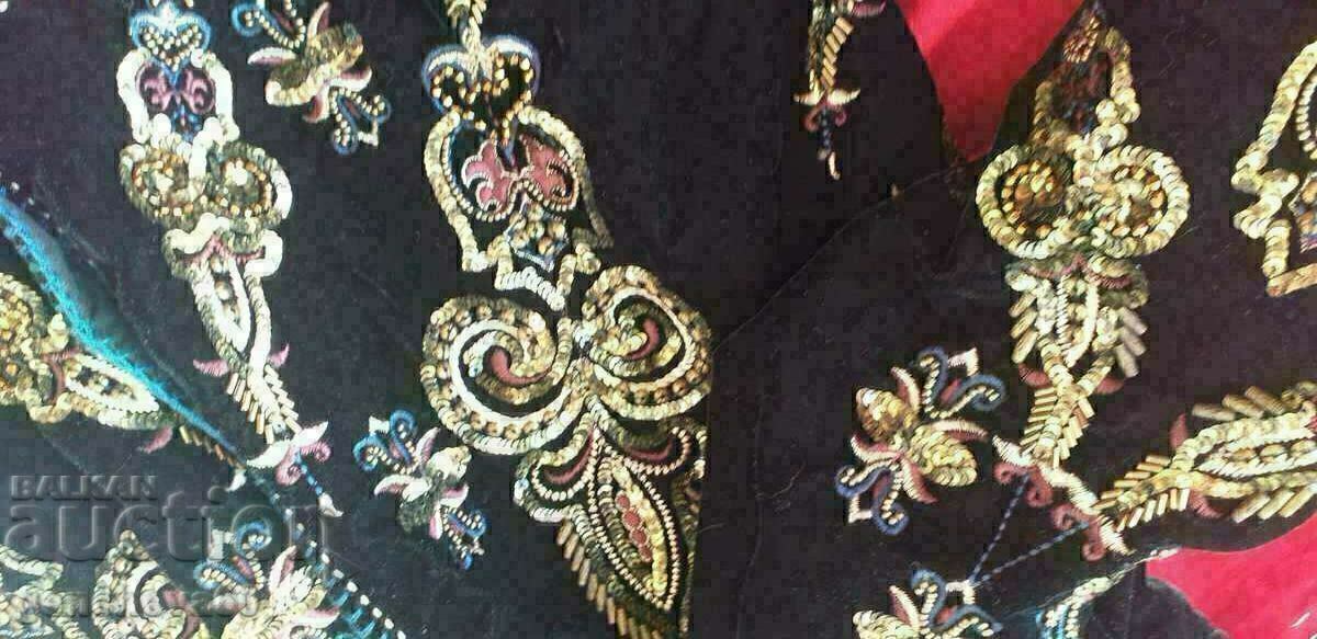 Licitație Vesta cu broderie bogată, mărgele, paiete