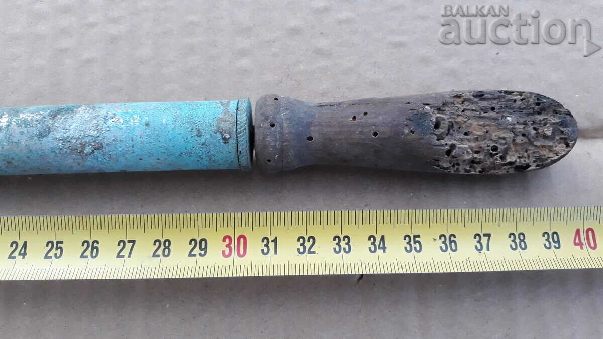 Delivery of pump for an antique bicycle wheel Delivery of pump for an antique bicycle wheel