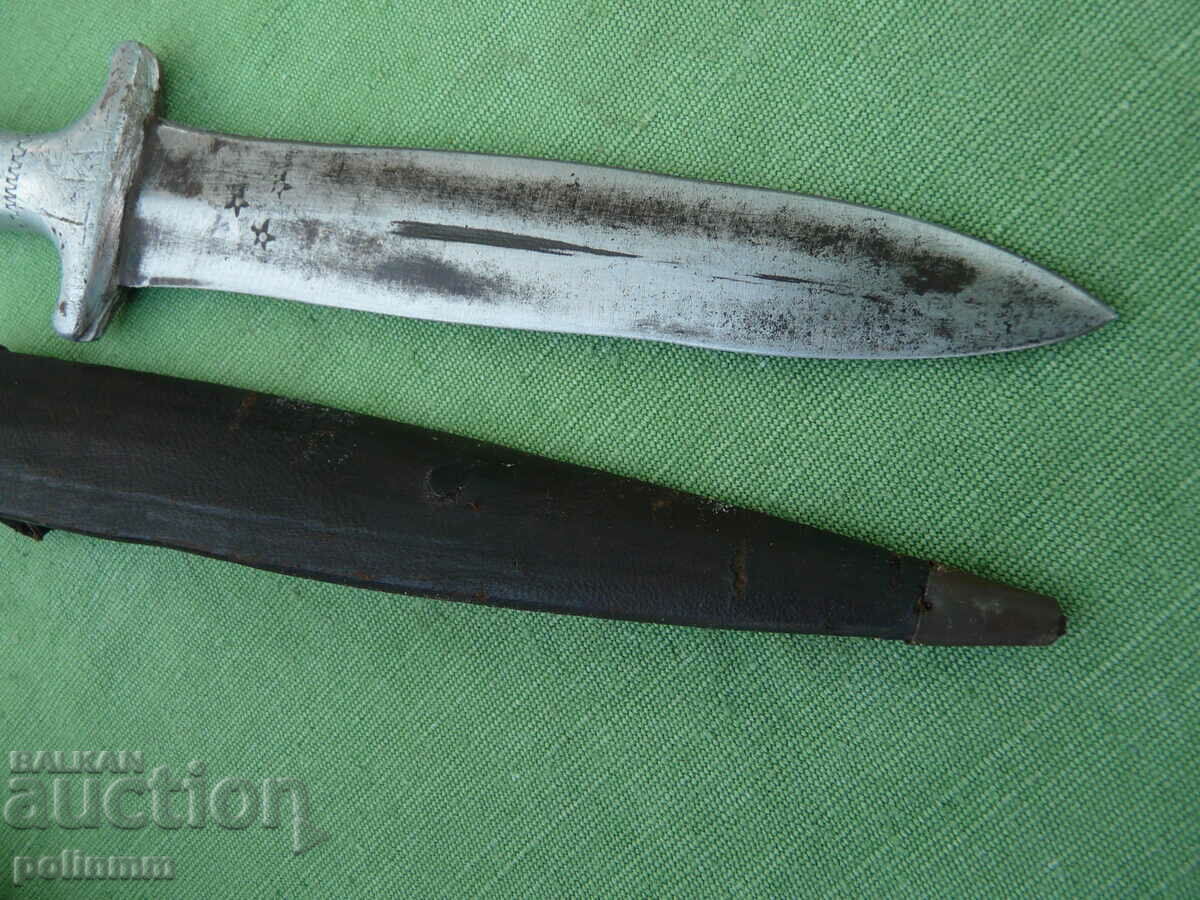 Delivery of An old bachelor dagger