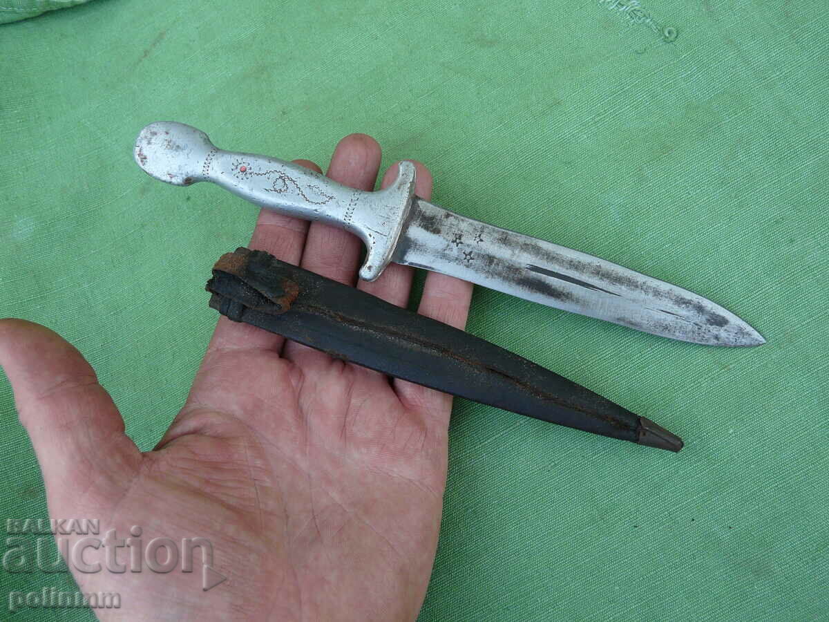 An old bachelor dagger - 6