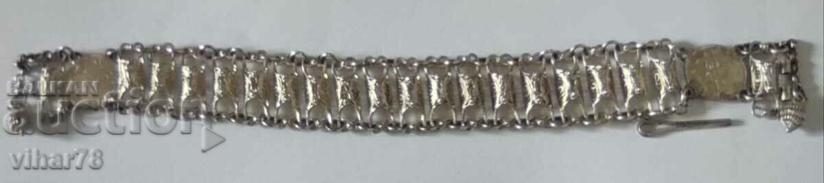 Delivery of silver bracelet