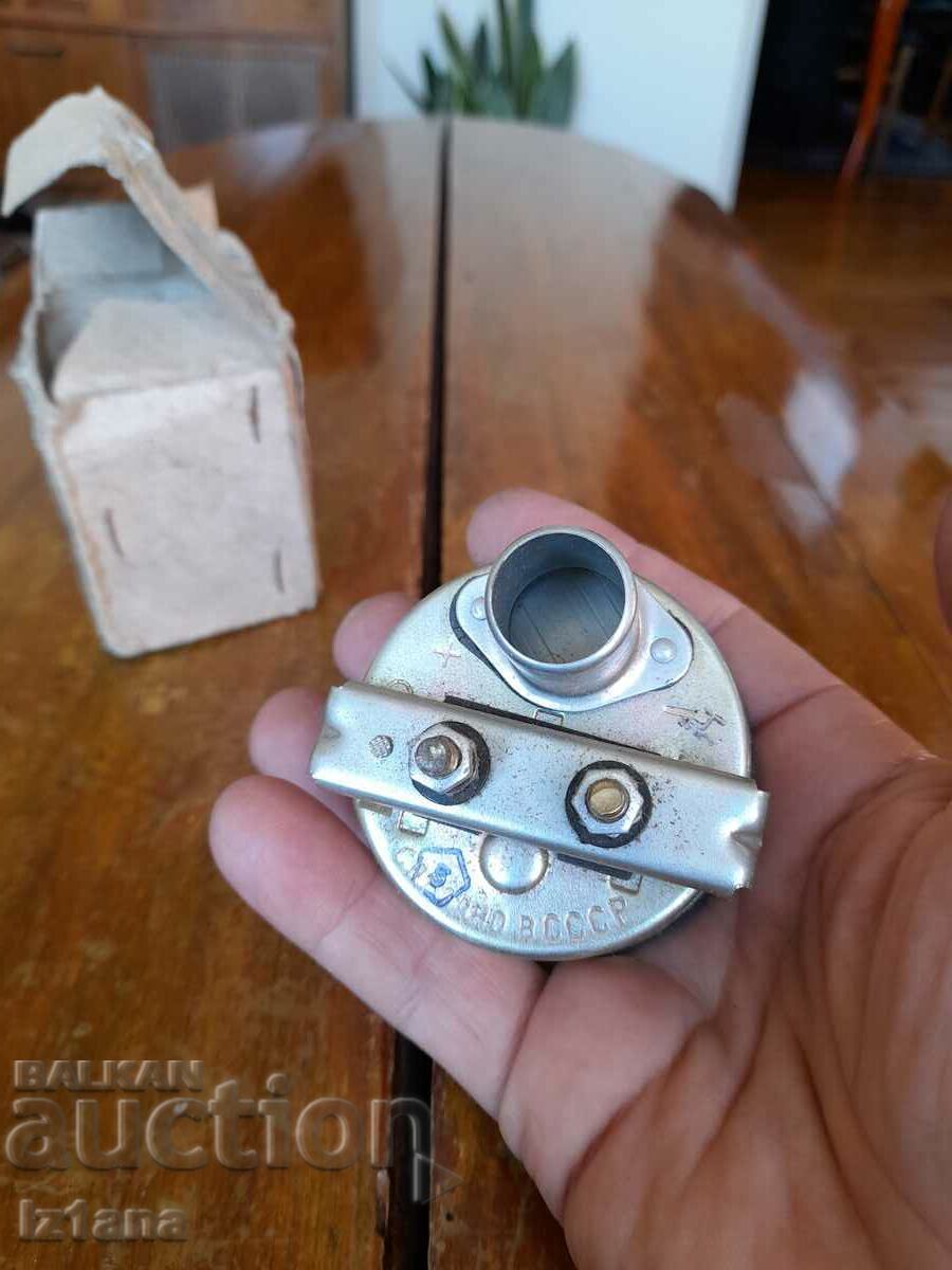 Delivery of Old car device for dashboard, for charging