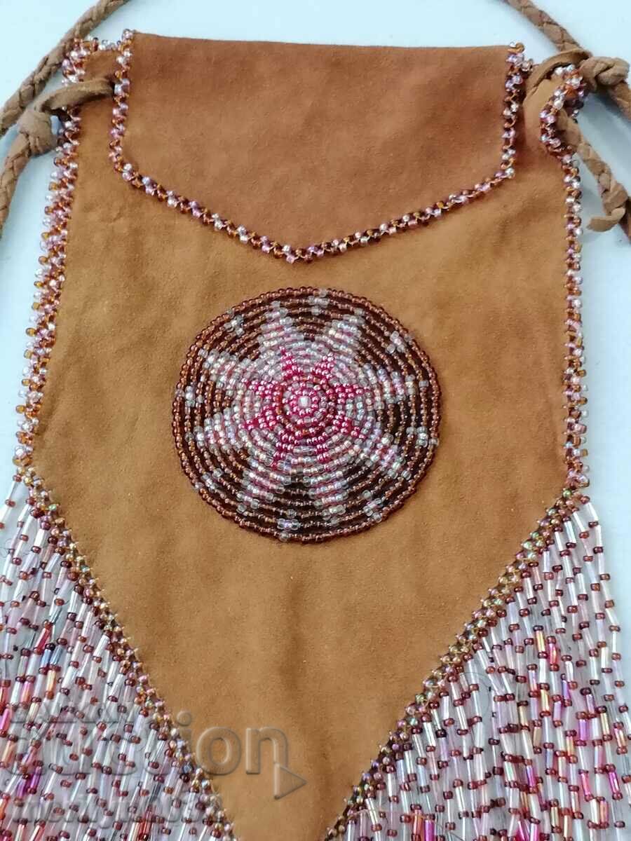 Geanta veche cu margele geanta blues din piele intoarsa fin cu preț 99.00 BGN | € 50.62