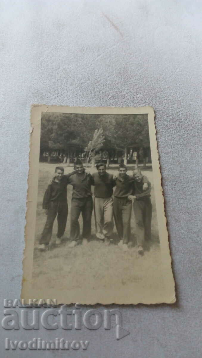 Foto Cinci tineri 1940