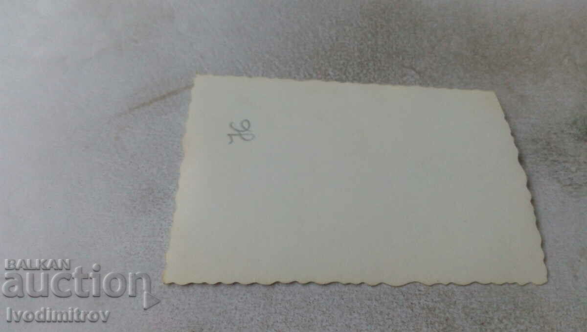 Fotografie Tânără pe plajă cu preț 1.25 BGN | € 0.64