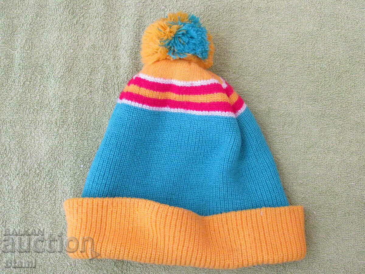 Детска  плетена шапка , нова