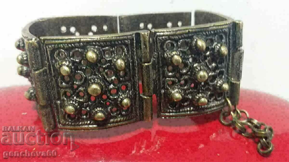 Renaissance Bulgarian bronze bracelet with price 60.00 BGN | € 30.68 Renaissance Bulgarian bronze bracelet with price 60.00 BGN | € 30.68