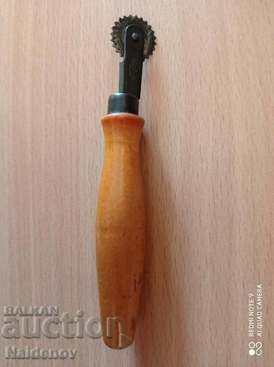 Knife from the Soviet USSR Zavod Moscow with price 19.99 BGN | € 10.22 Knife from the Soviet USSR Zavod Moscow with price 19.99 BGN | € 10.22