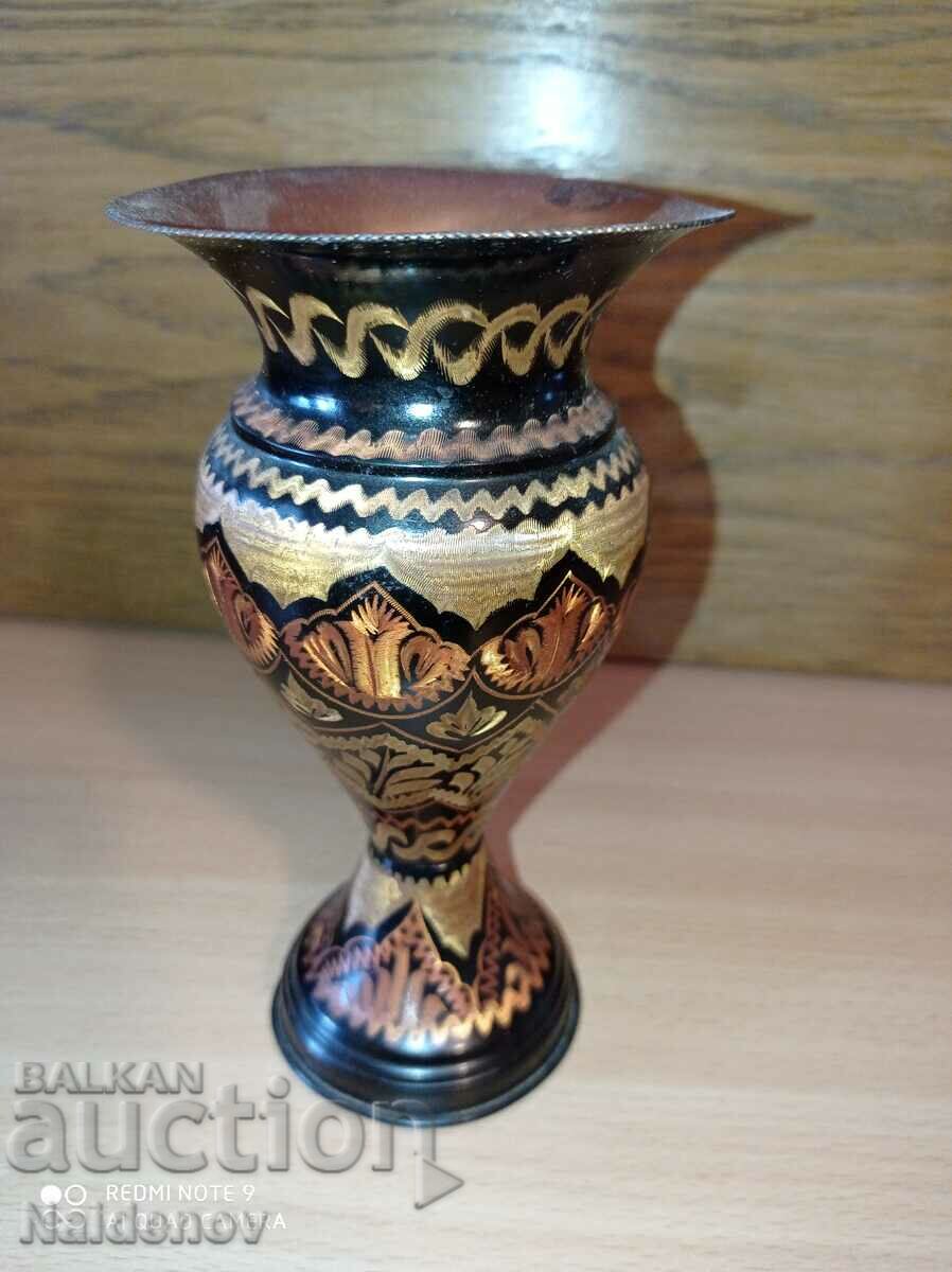 Auction Beautiful old bronze vase Auction Beautiful old bronze vase