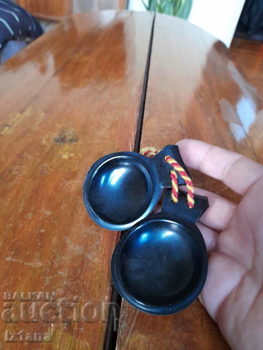 Delivery of Old castanets Delivery of Old castanets