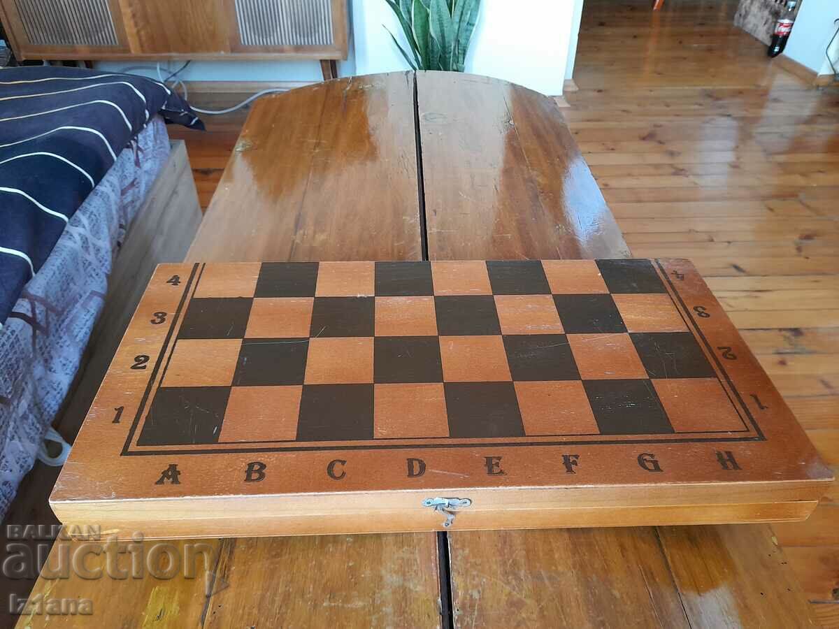 Cutie veche de șah și table